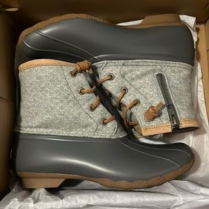 New women’s sperry boots size 7.5